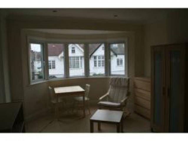 			Studio Apartment, 1 bath, 1 reception Flat			 Wentworth Road, GOLDERS GREEN NW11